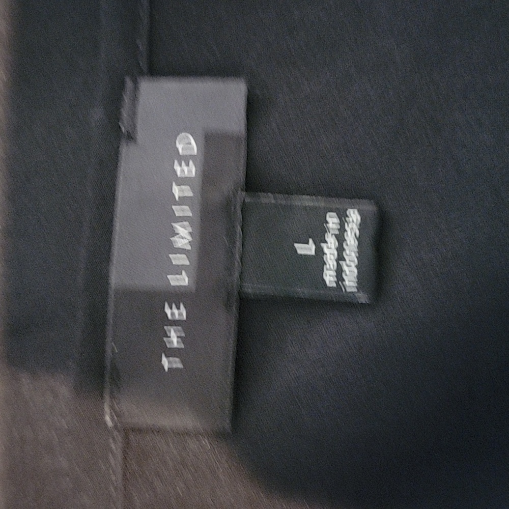 The Limited, Size L Black Short Cap Sleeve Pleated Keyhole Front Top, Euc — image 5 of 6